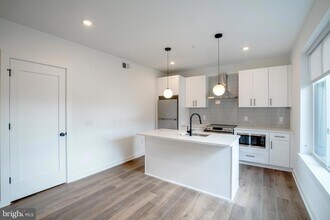 5904 Germantown Ave, Unit 201 in Philadelphia, PA - Building Photo - Building Photo