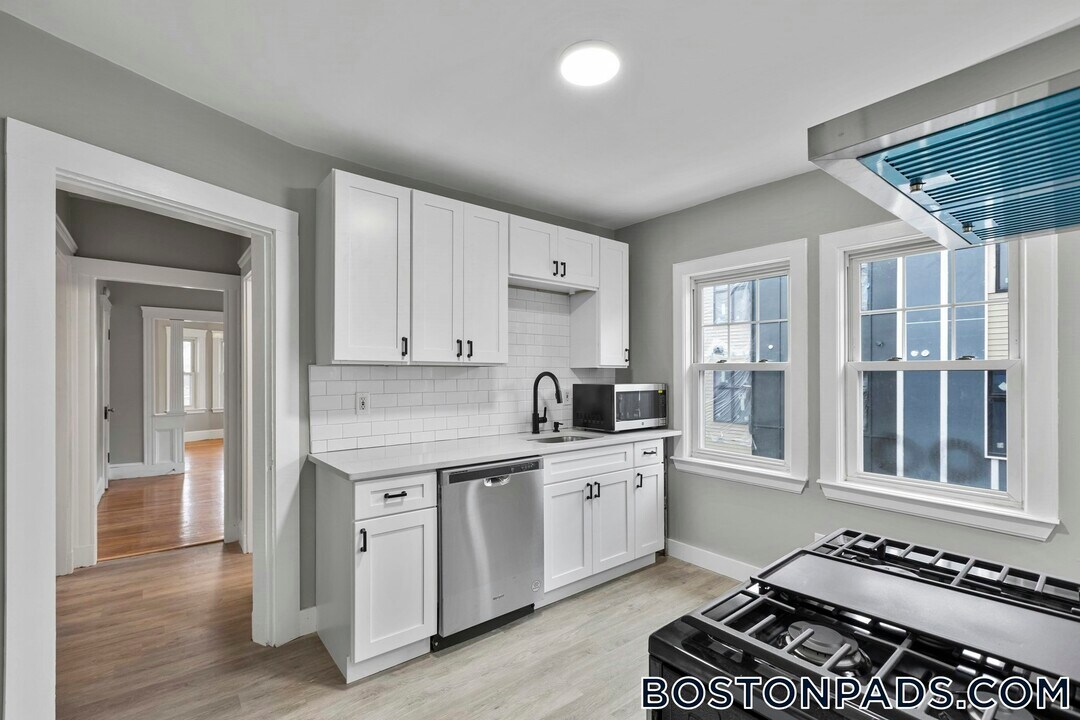256 Main St in Medford, MA - Building Photo