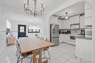 6418 SW 39th Terrace in Miami, FL - Building Photo - Building Photo