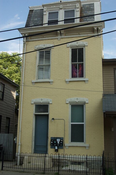 2829 Glendora Ave in Cincinnati, OH - Building Photo