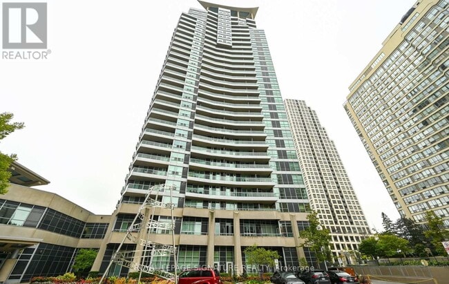 property at 33 Elm Dr W