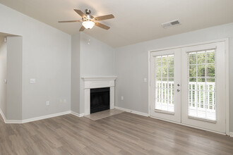 Marina Pointe in Chattanooga, TN - Building Photo - Interior Photo