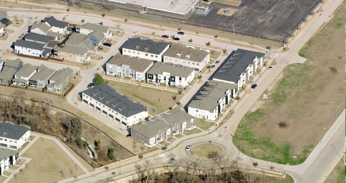 Heritage Creekside in Plano, TX - Building Photo