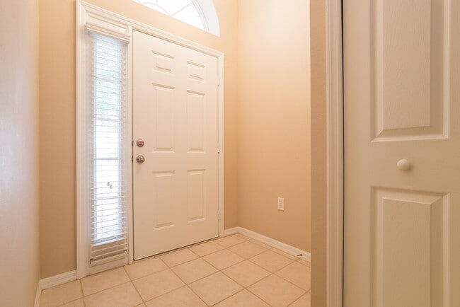 125 Sterling Pine St in Sanford, FL - Foto de edificio - Building Photo