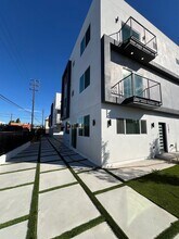 1301 E 27th St in Los Angeles, CA - Building Photo - Building Photo