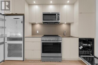 60 Central Park Roadway in Toronto, ON - Building Photo - Building Photo