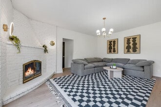 13 Hickory Ave, Unit SI ID1497908P in Niagara-On-The-Lake, ON - Building Photo - Building Photo