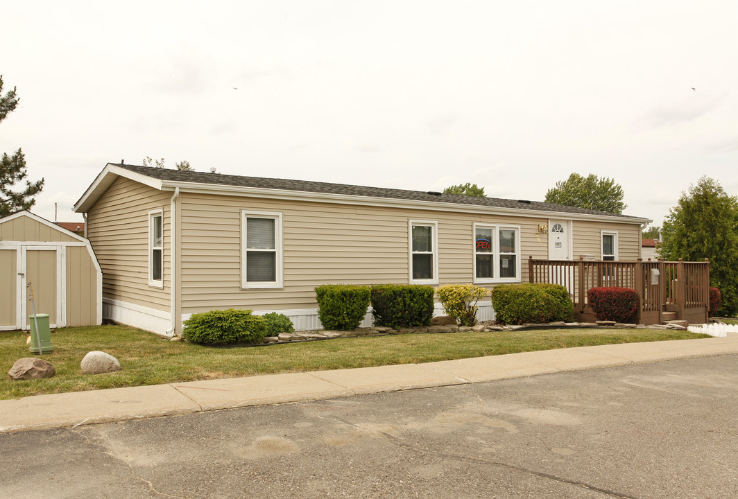 Grandshire Estates in Fowlerville, MI - Building Photo