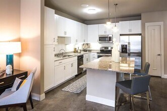 908 S Bishop Ave in Dallas, TX - Building Photo - Building Photo