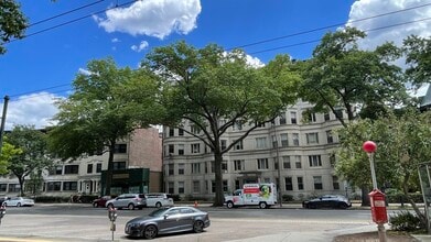 1477 Beacon St, Unit 109 in Brookline, MA - Foto de edificio - Building Photo