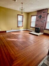 10 Russell St in Enfield, CT - Building Photo - Building Photo