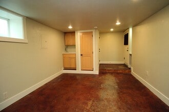 4815 SE 75th Ave in Portland, OR - Building Photo - Building Photo
