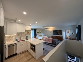 8274 Beaver Lake Dr in San Diego, CA - Building Photo - Building Photo