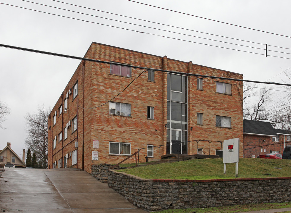 947 Grand Ave in Cincinnati, OH - Foto de edificio