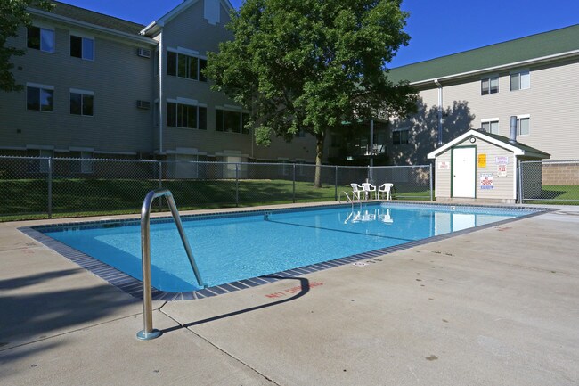 Summit Court Estates in Sauk Rapids, MN - Foto de edificio - Building Photo