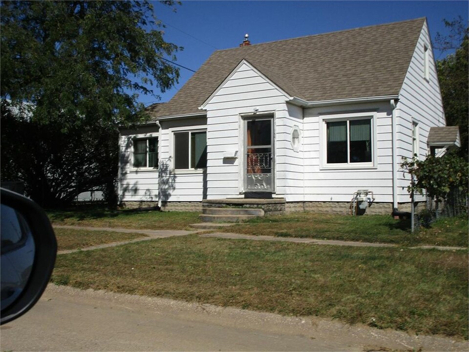 59 Sycamore St in Waterloo, IA - Building Photo