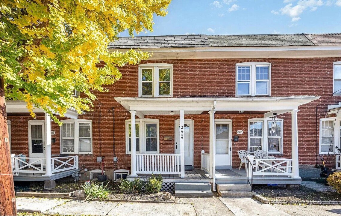 2447 Penn St in Harrisburg, PA - Building Photo