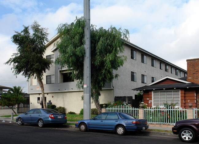 11953 Eucalyptus Ave in Hawthorne, CA - Foto de edificio - Building Photo