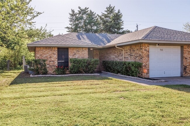 746 Prairie Creek Dr in Princeton, TX - Foto de edificio - Building Photo