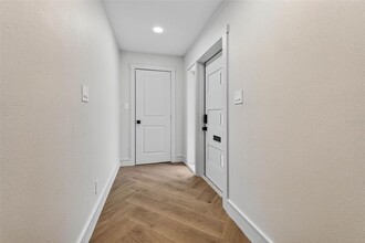 3927 Helena St NE in St. Petersburg, FL - Building Photo - Building Photo