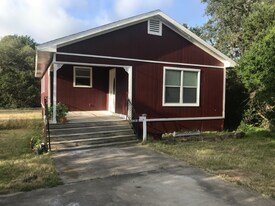 3605 Eagle Pass Rd in Manchaca, TX - Building Photo