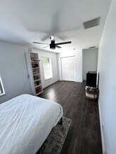 1146 NE Coy Senda in Jensen Beach, FL - Foto de edificio - Building Photo