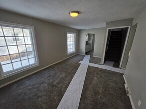 1047 Yukon Ave in Akron, OH - Foto de edificio - Building Photo