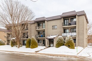 38 Mayer Rue in Ste-Thérèse, QC - Building Photo