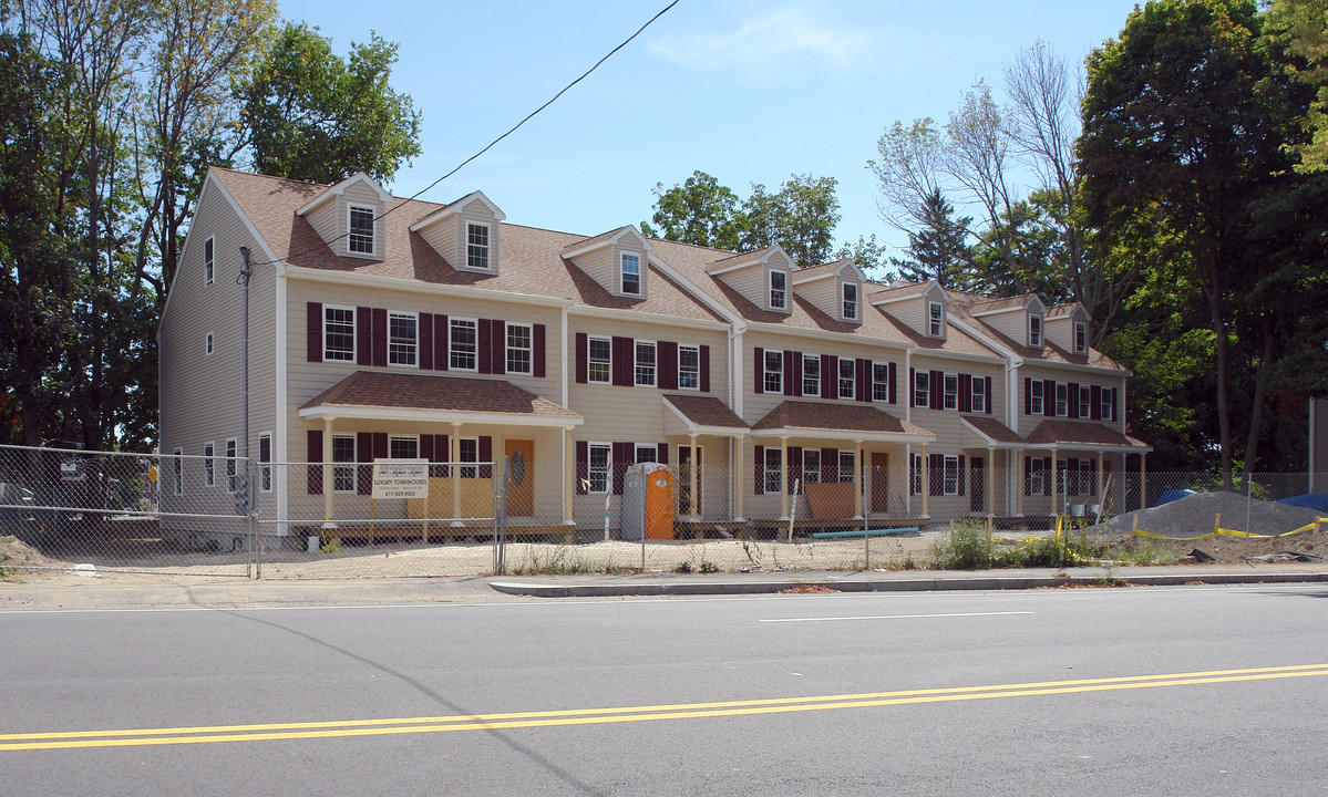 20 Pond St in Weymouth, MA - Building Photo