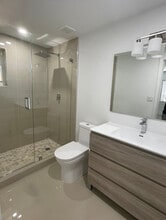607 Velarde Ave in Coral Gables, FL - Building Photo - Building Photo