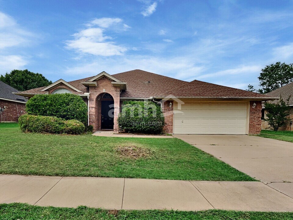 416 Jeffdale Dr in Burleson, TX - Building Photo