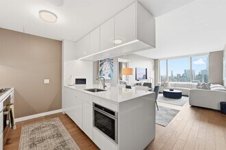 99 Hudson St in Jersey City, NJ - Building Photo - Building Photo