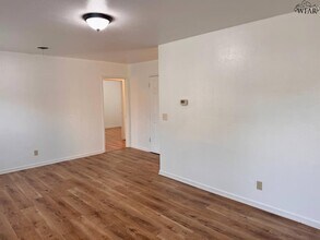 1827 Eden Ln in Wichita Falls, TX - Building Photo - Building Photo