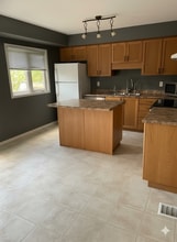 85-J85 Bankside Dr in Kitchener, ON - Building Photo - Building Photo