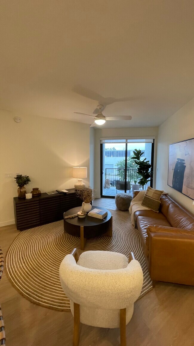 2420 NE 197th St, Unit A8 in Miami, FL - Building Photo - Building Photo