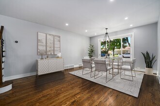 7225 E Prairie Rd in Lincolnwood, IL - Building Photo - Building Photo