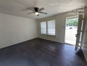 920-922-922 Bluebonnet Dr E in San Marcos, TX - Building Photo - Building Photo