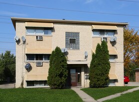 9672 Golf Ter in Des Plaines, IL - Building Photo