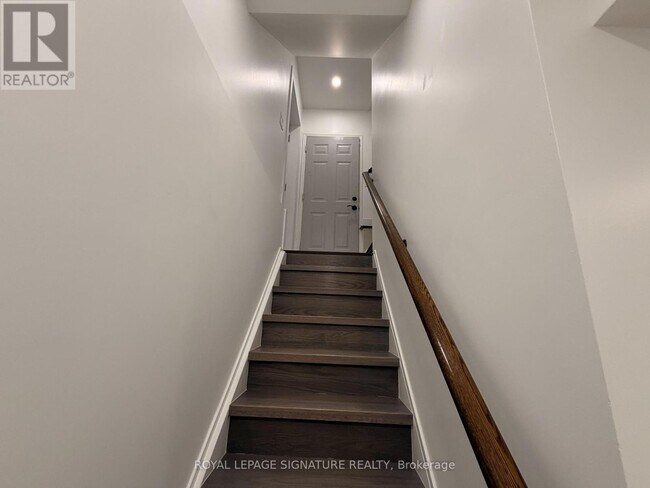 2129 Glenfield Rd in Oakville, ON - Building Photo - Building Photo