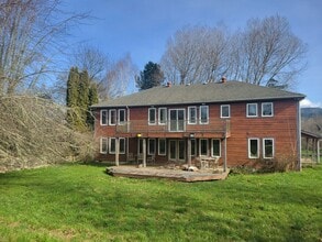 52686 Reedsford Rd in Myrtle Point, OR - Building Photo - Building Photo