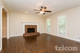 329 Stratford Dr in Douglasville, GA - Building Photo - Building Photo