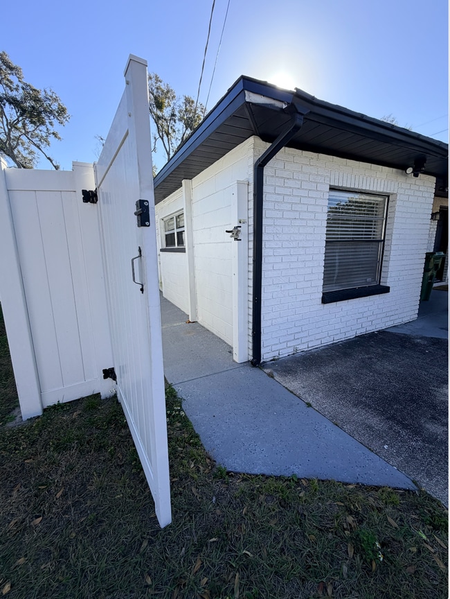 property at 4005 N Glen Ave