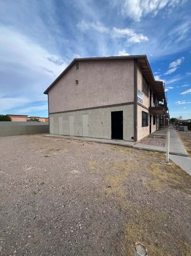 4380 Vornsand Dr, Unit 4 in Las Vegas, NV - Foto de edificio - Building Photo