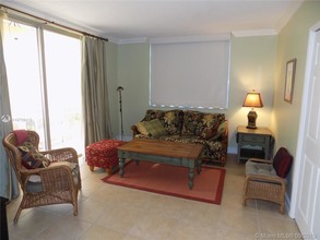 4000 Cypress Grove Way-Unit -101 in Pompano Beach, FL - Foto de edificio - Building Photo