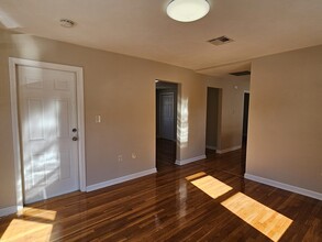 8 N Steele St in Worcester, MA - Building Photo - Building Photo