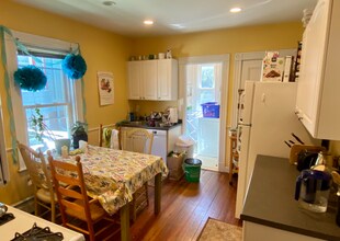 10 Clifton St, Unit 1 in Somerville, MA - Building Photo - Building Photo