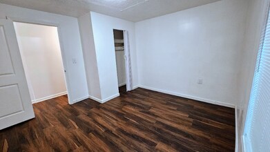 222 Walnut St NW, Unit Room in Atlanta, GA - Foto de edificio - Building Photo