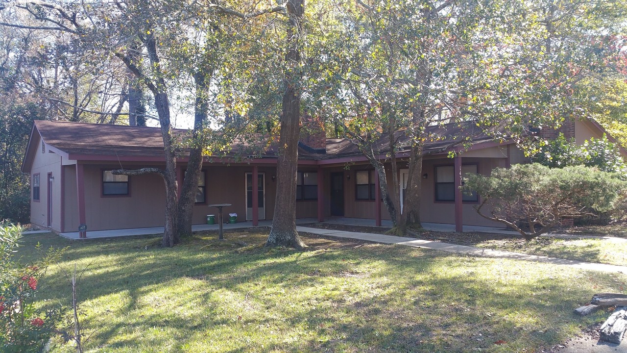 Mathau Court in Fayetteville, NC - Building Photo