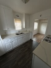 820 W Imperial Hwy, Unit 3 in Los Angeles, CA - Foto de edificio - Building Photo