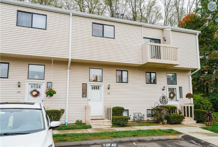 202 Timber Ln in Collinsville, CT - Building Photo